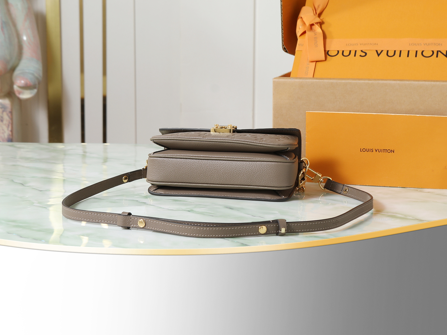 Louis Vuitton Pochette Metis East West Handbag M25910 in Smoke