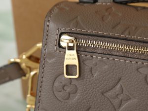 Louis Vuitton Pochette Metis East West Handbag M25910 in Smoke