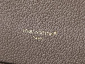 Louis Vuitton Pochette Metis East West Handbag M25910 in Smoke