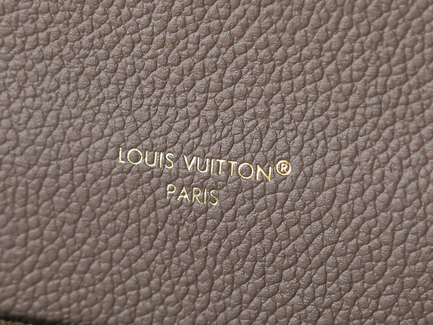 Louis Vuitton Pochette Metis East West Handbag M25910 in Smoke