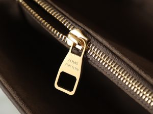 Louis Vuitton Pochette Metis East West Handbag M25910 in Smoke