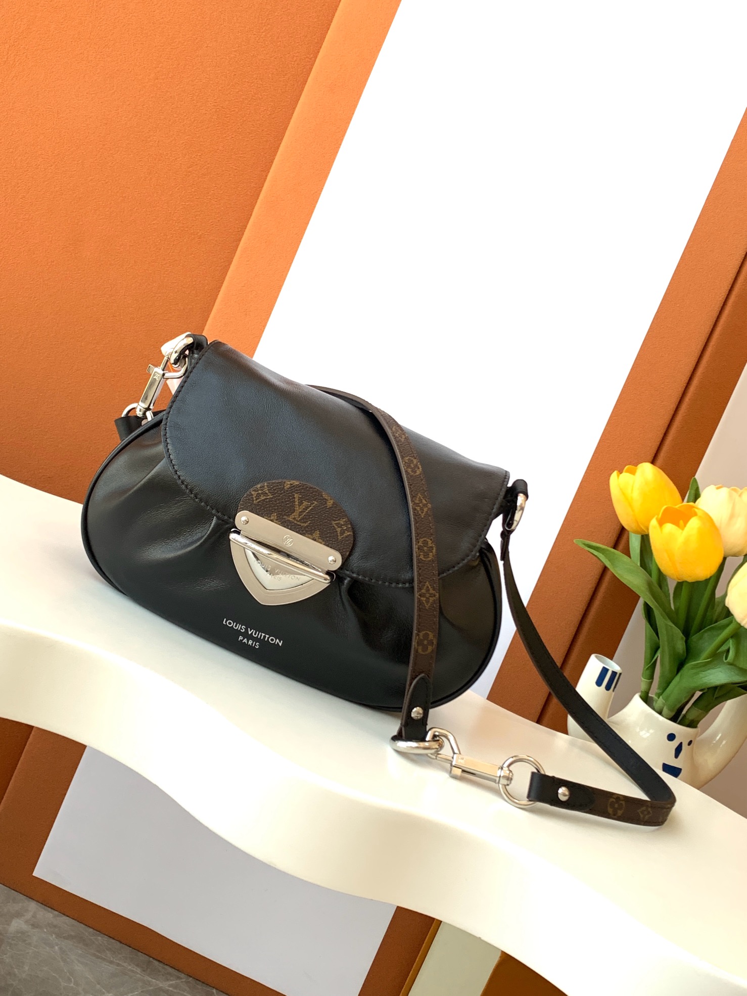 Louis Vuitton Sunset Vib Handbag M12192