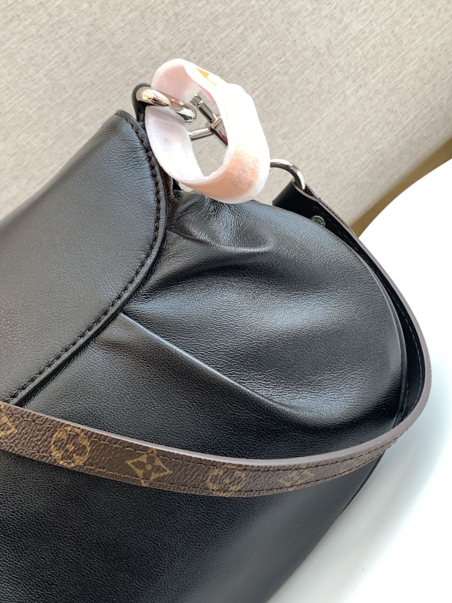 Louis Vuitton Sunset Vib Handbag M12192