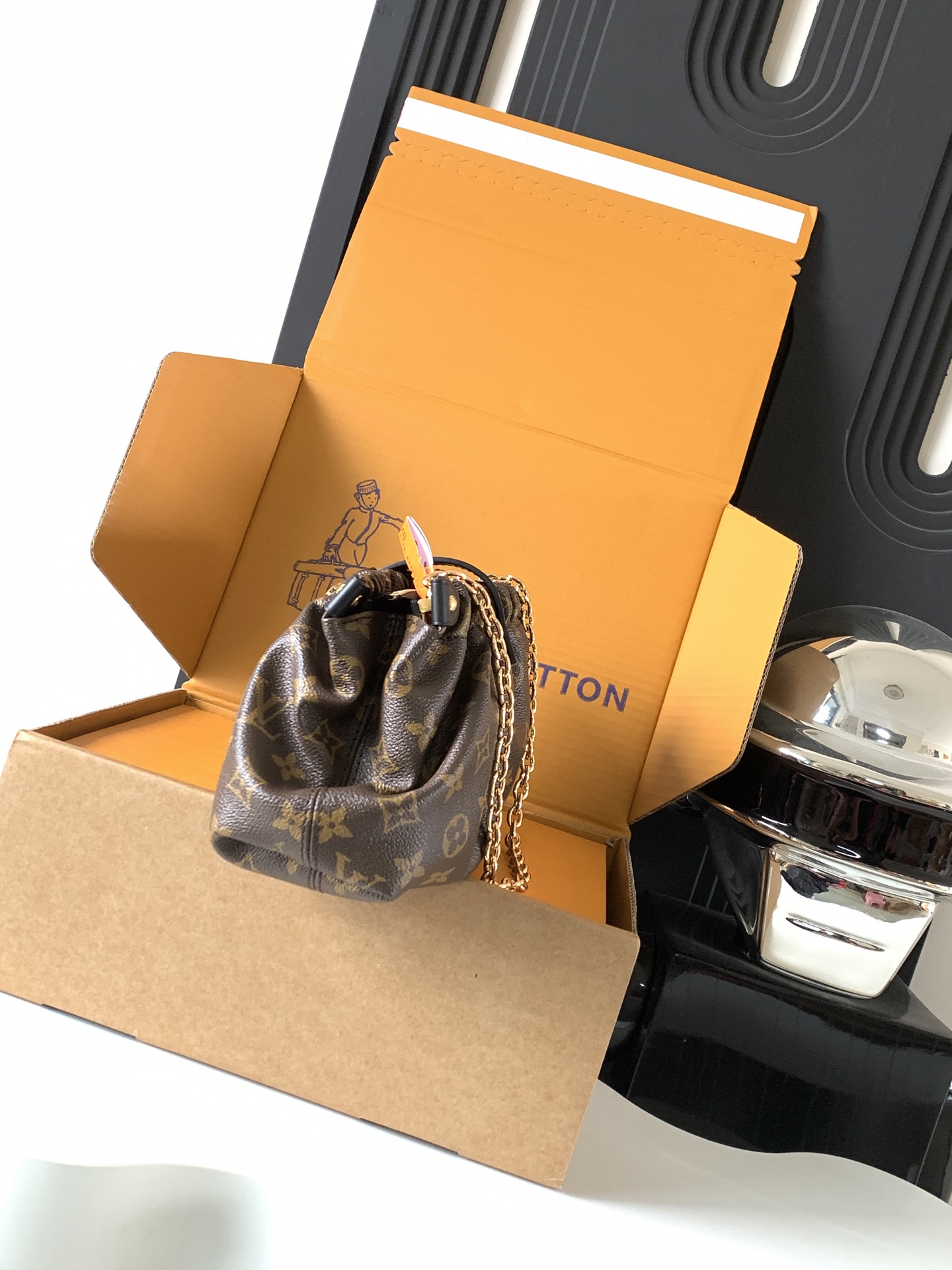 Louis Vuitton Handbag M27819