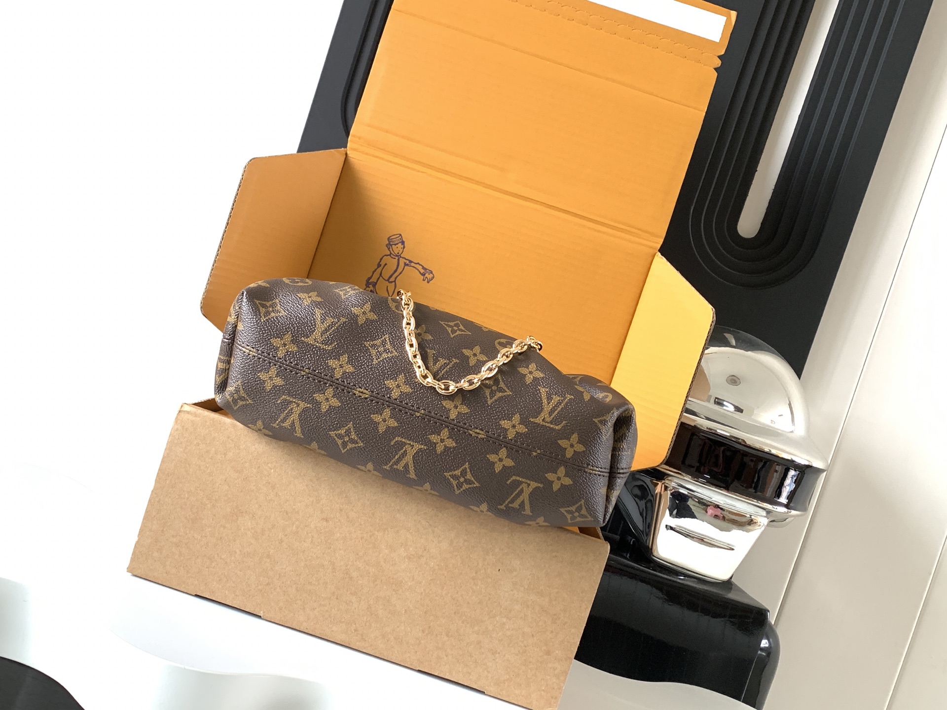 Louis Vuitton Handbag M27819