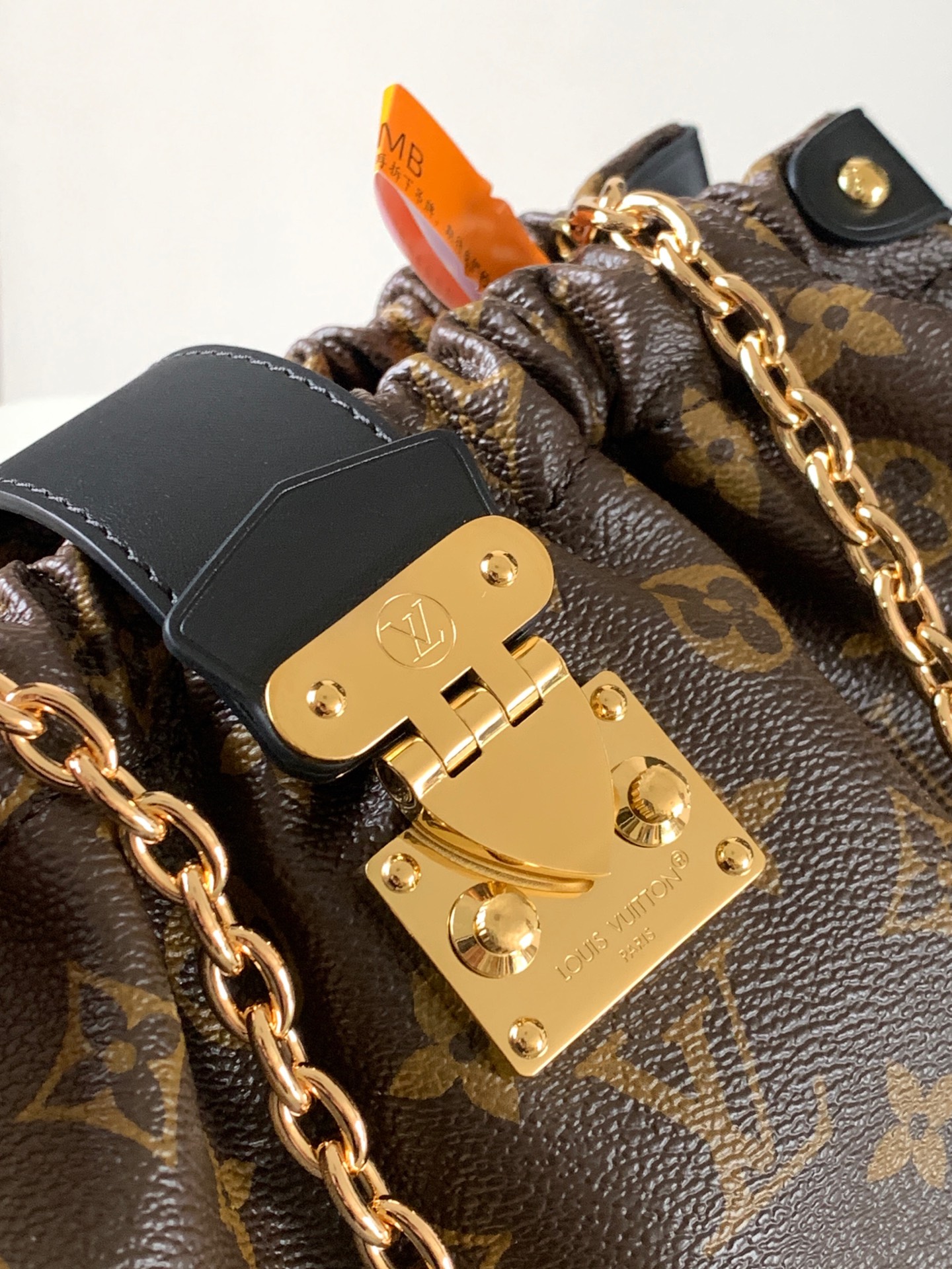 Louis Vuitton Handbag M27819