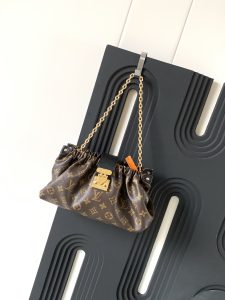 Louis Vuitton Handbag M27819