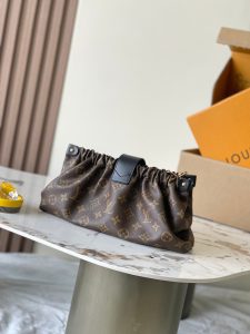 Louis Vuitton Sling Bag M27819