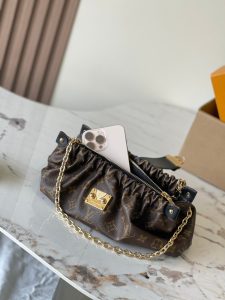 Louis Vuitton Sling Bag M27819