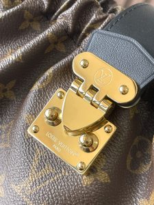 Louis Vuitton Sling Bag M27819