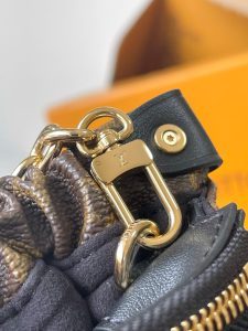 Louis Vuitton Sling Bag M27819