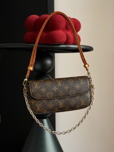 Louis Vuitton Card Holder M81911
