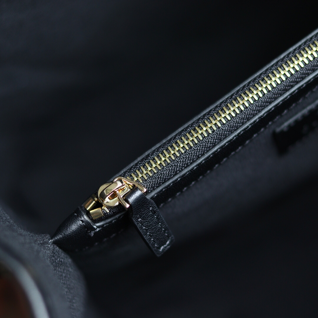 Gucci GG Emblem Bucket Bag 815103 in Black