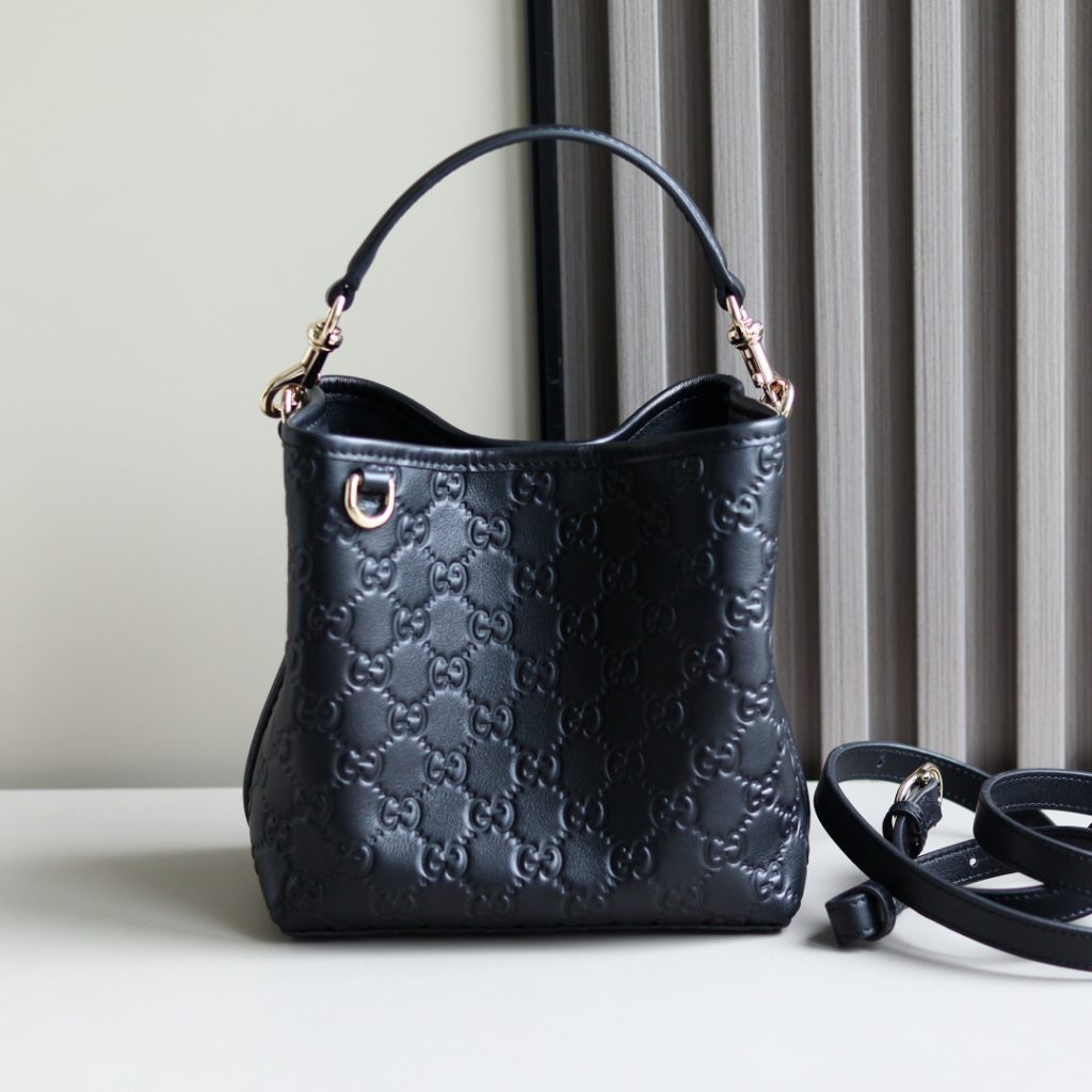 Gucci Tote Bag 815118 in Black
