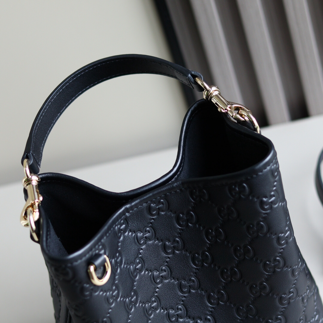 Gucci Tote Bag 815118 in Black