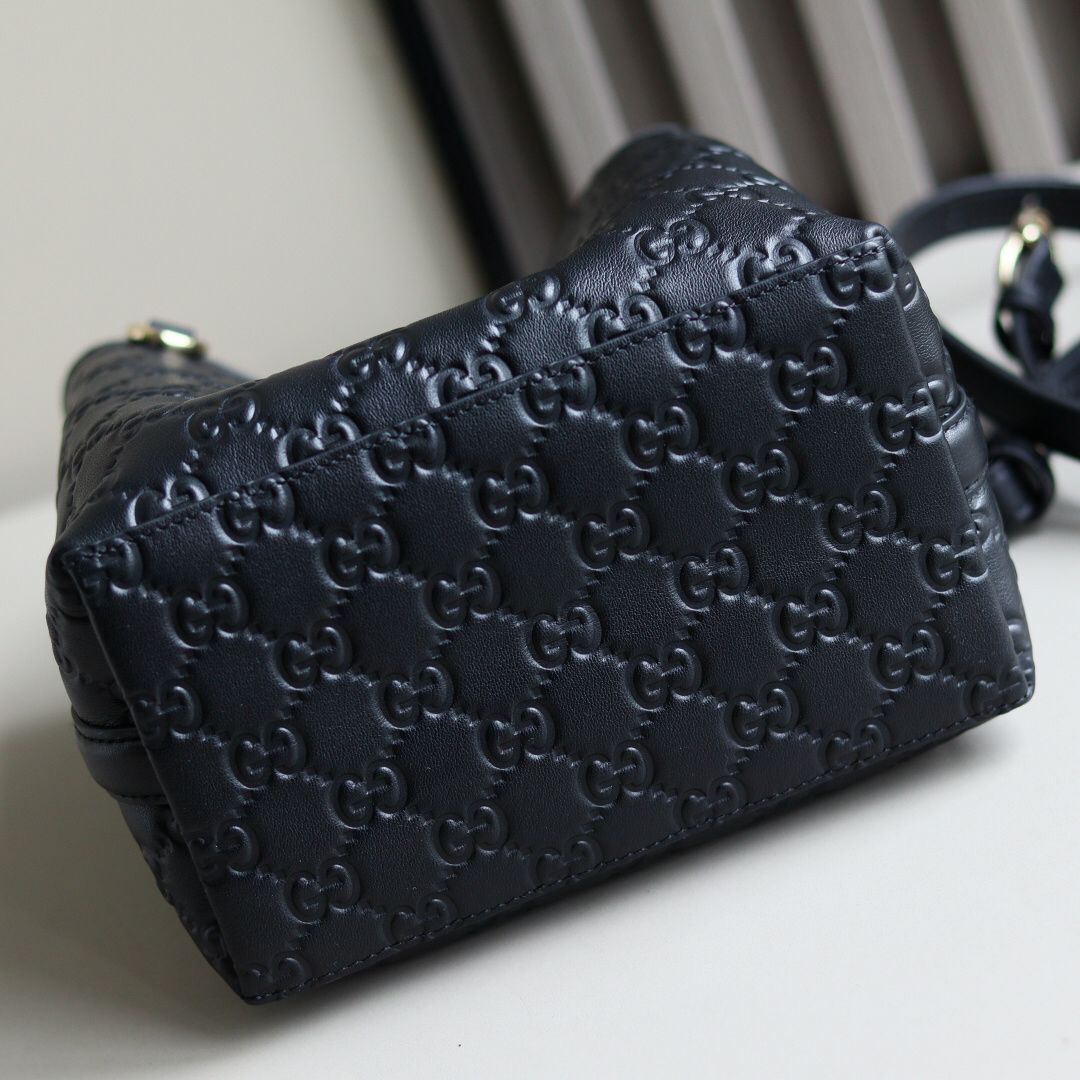 Gucci Tote Bag 815118 in Black