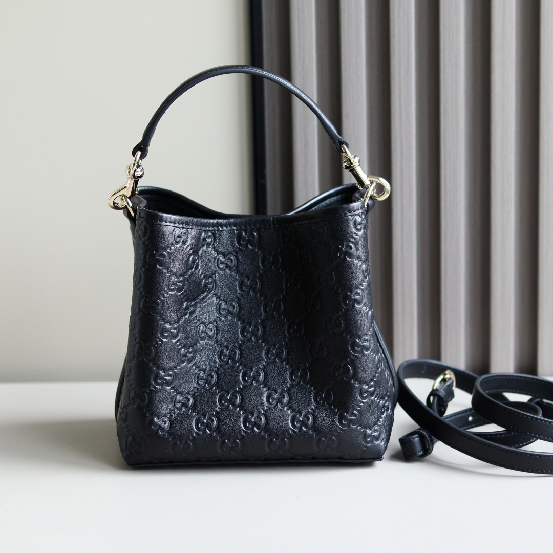 Gucci Tote Bag 815118 in Black