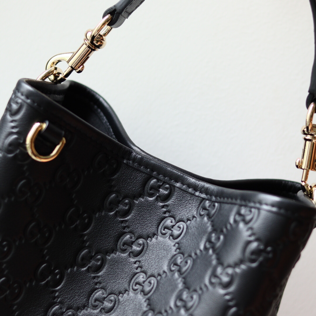 Gucci Tote Bag 815118 in Black