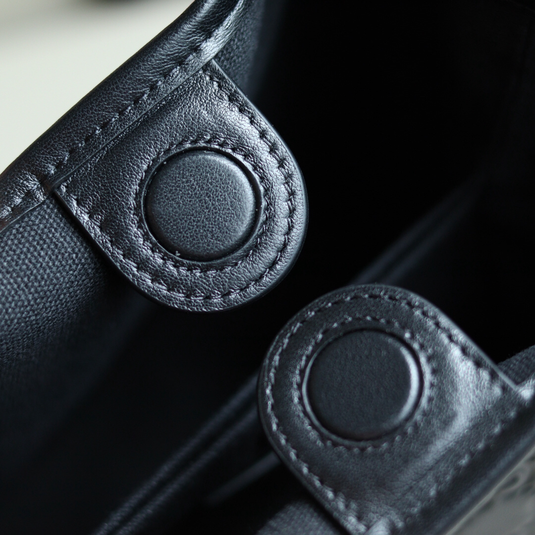 Gucci Tote Bag 815118 in Black