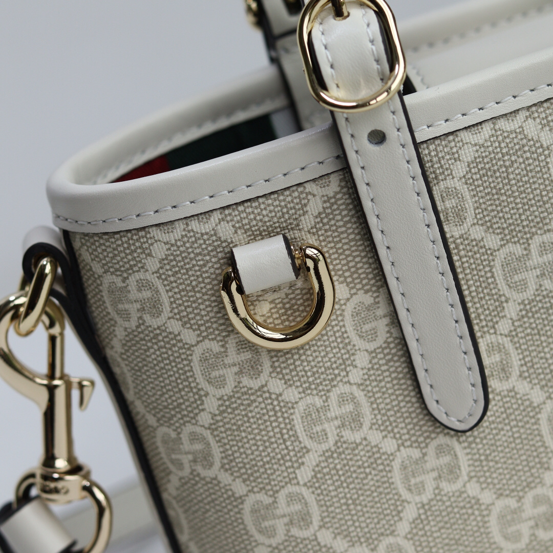 Gucci GG Emblem Handbag 855491 in Brown