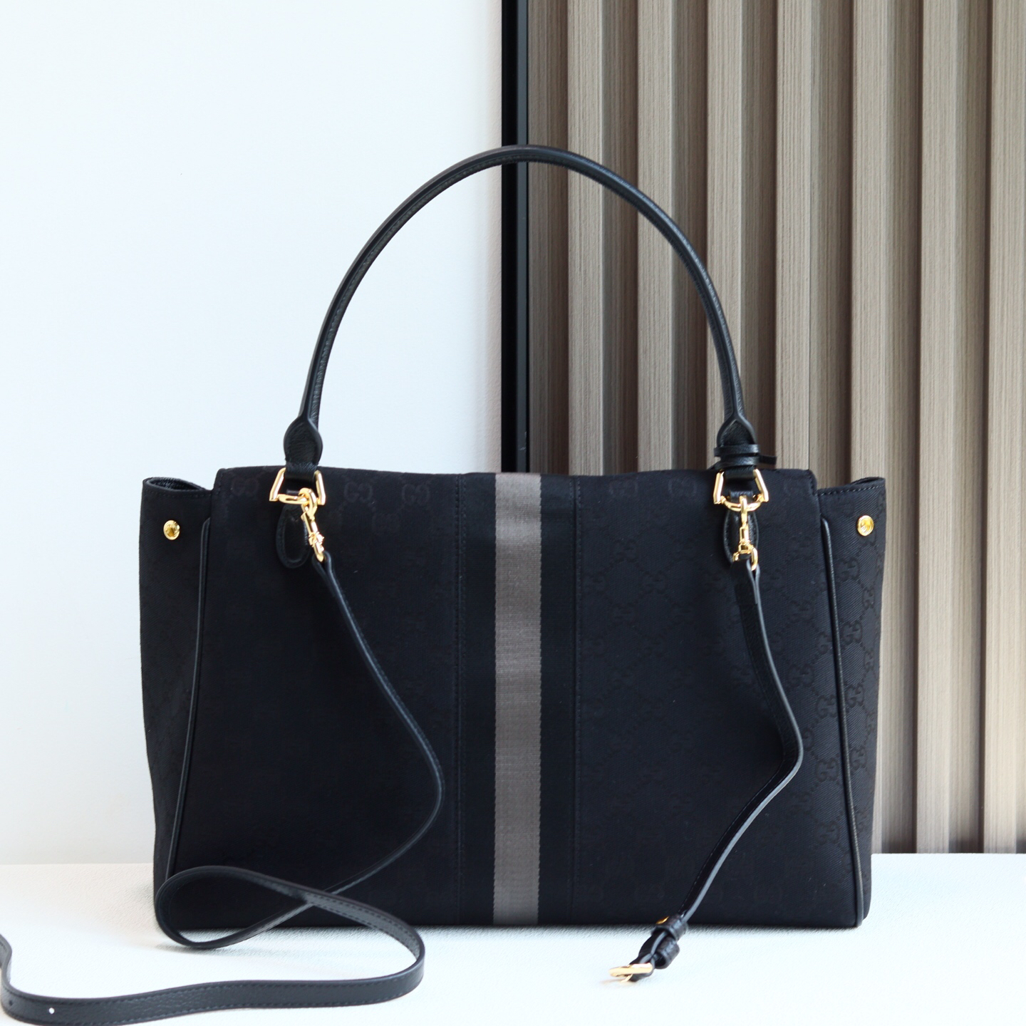 Gucci Generation Handbag 875019 in Black