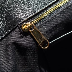 Gucci Generation Handbag 875019 in Black