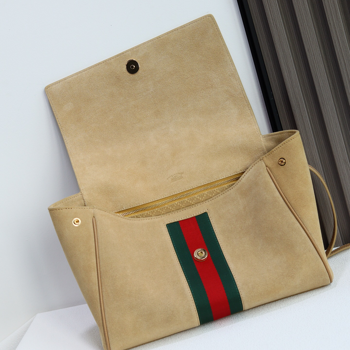 Gucci Generation Handbag 875018 in Beige