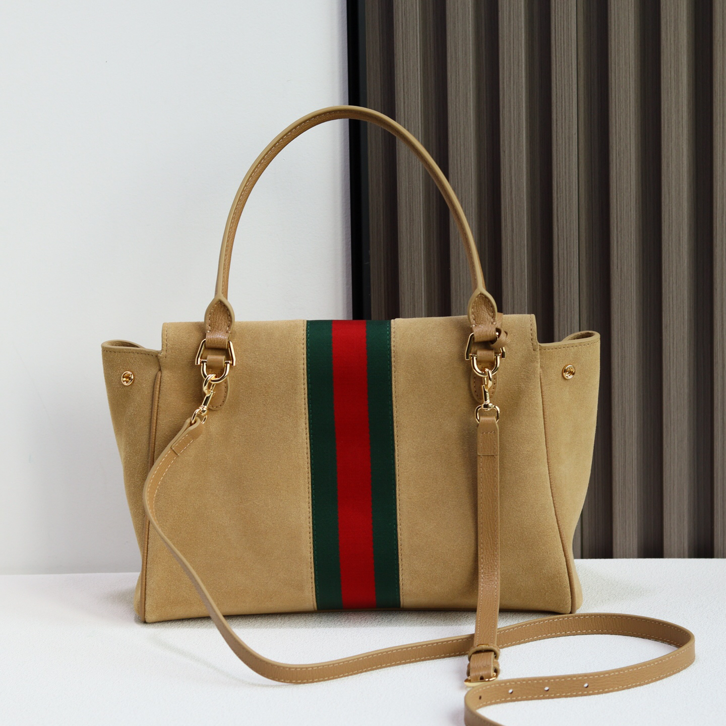 Gucci Generation Handbag 875018 in Beige