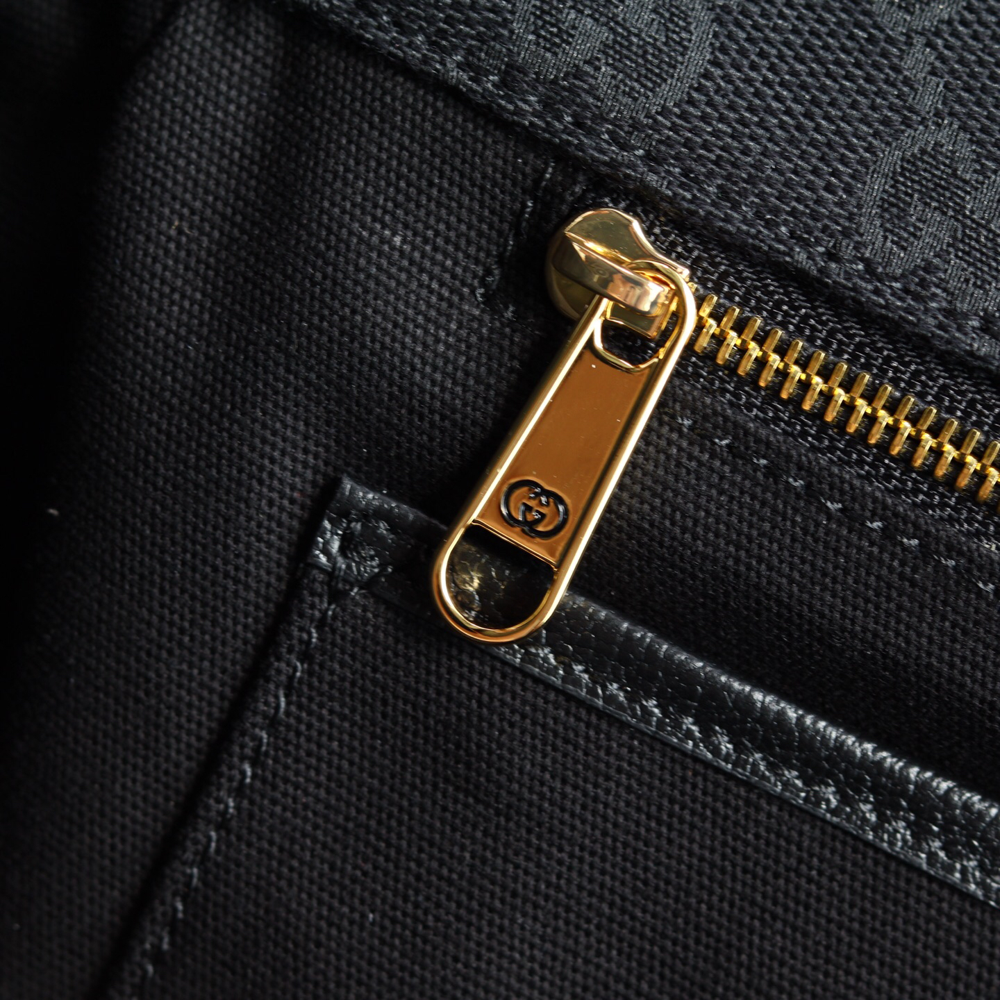 Gucci Handbag 875018