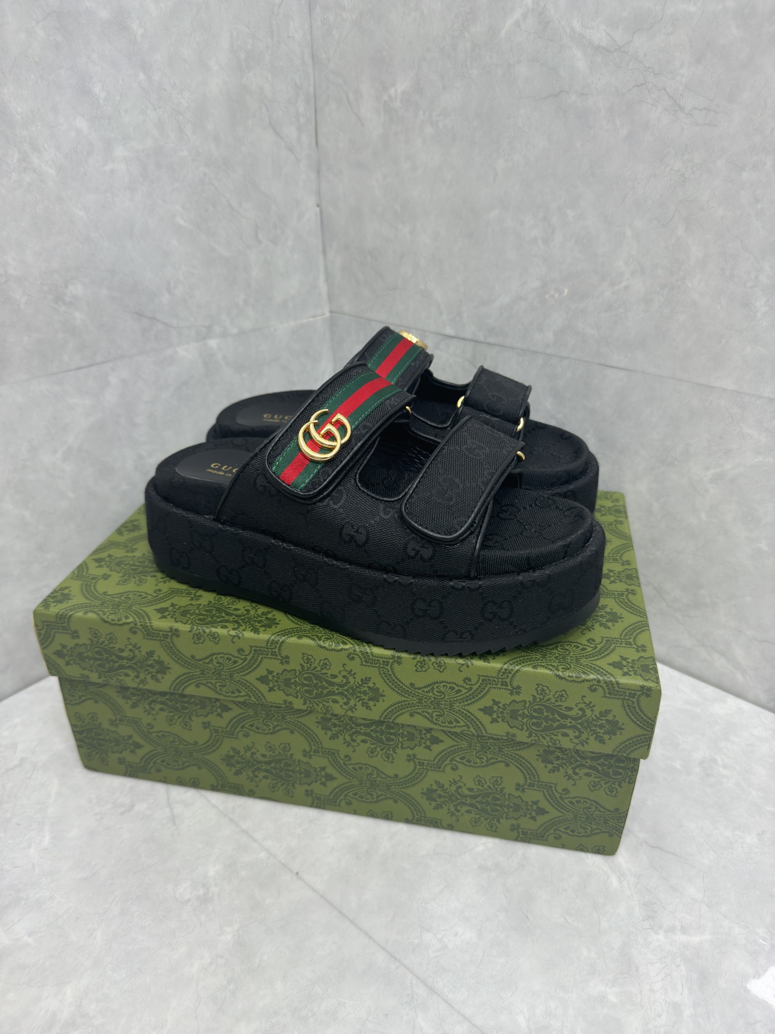 Sandals in Black