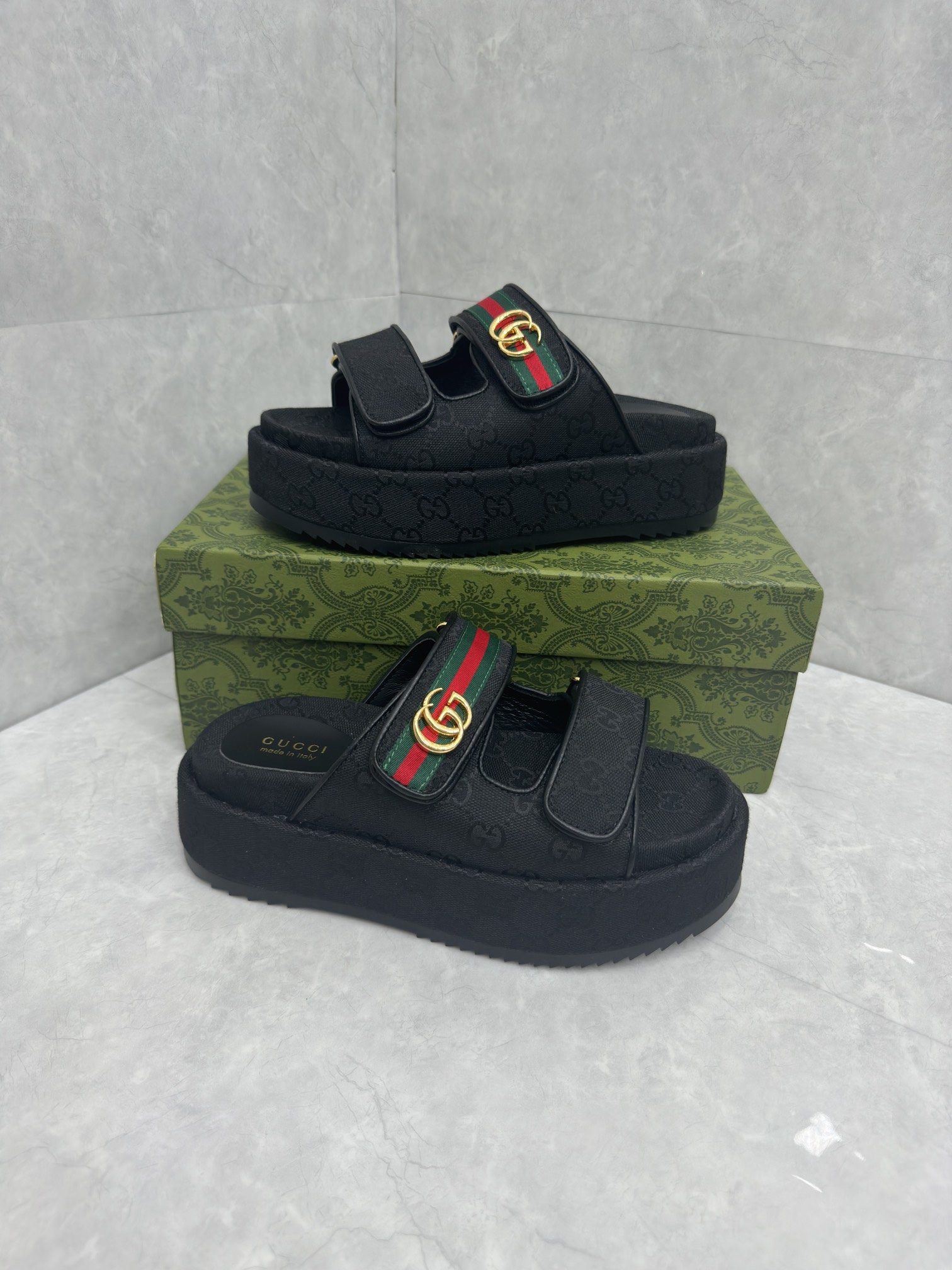 Sandals in Black