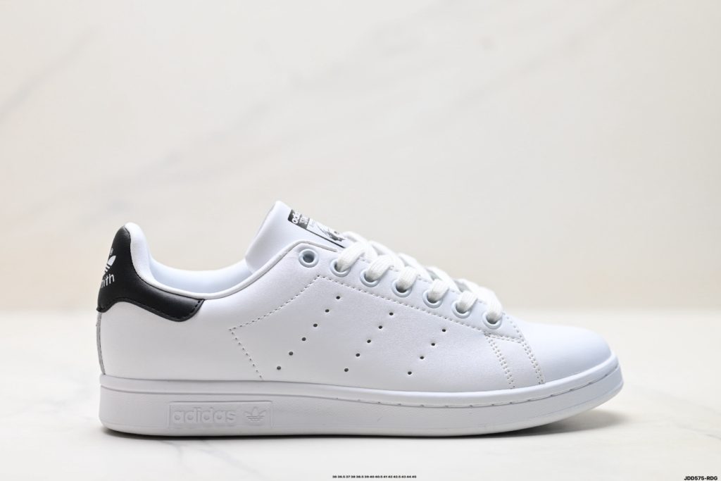 Louis Vuitton Sneakers M20326