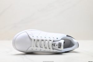 Louis Vuitton Sneakers M20326