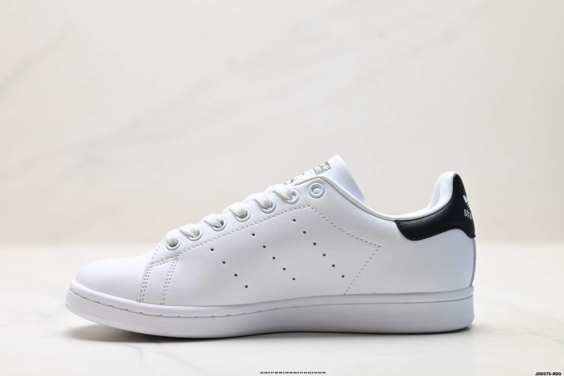 Louis Vuitton Sneakers M20326