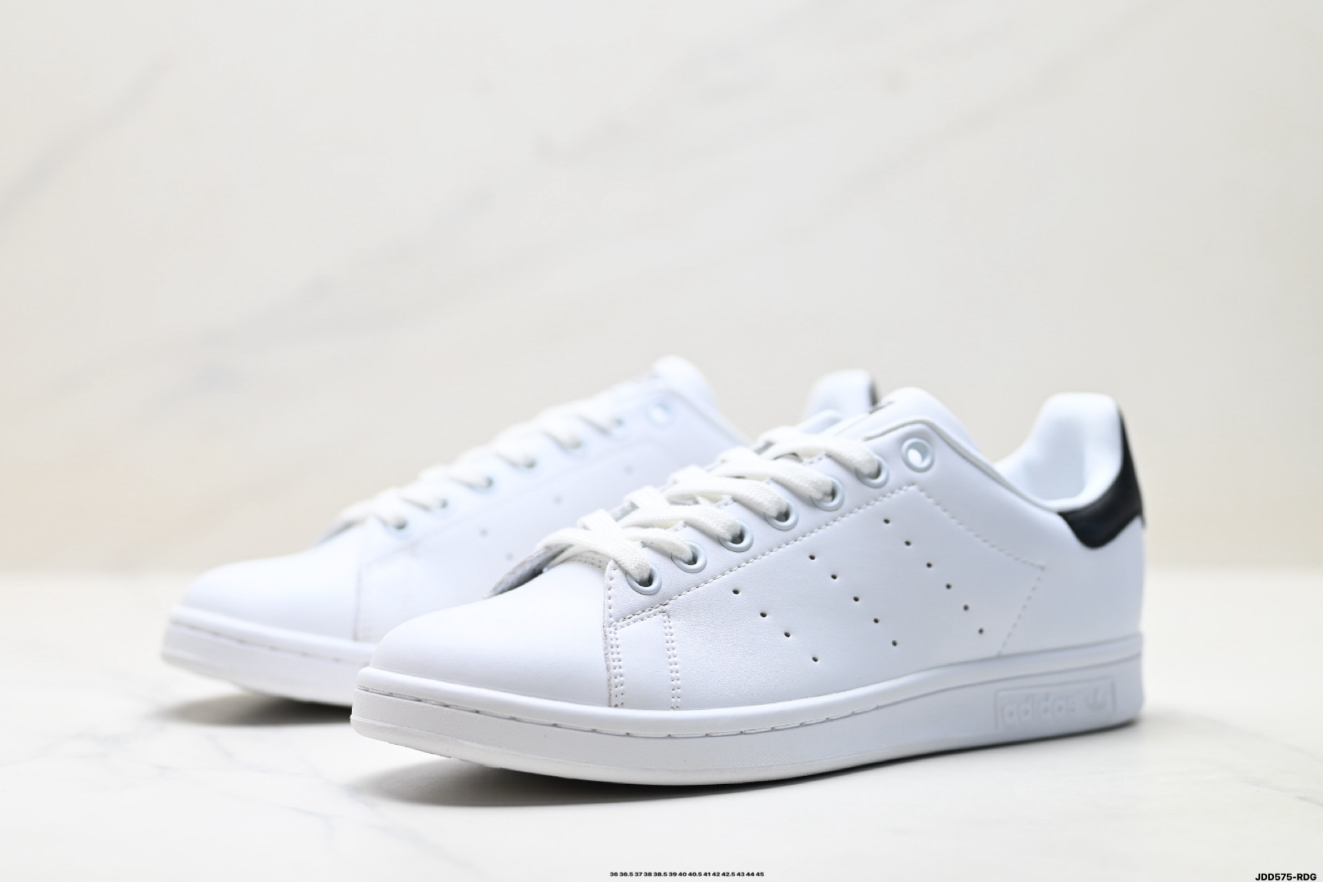 Louis Vuitton Sneakers M20326