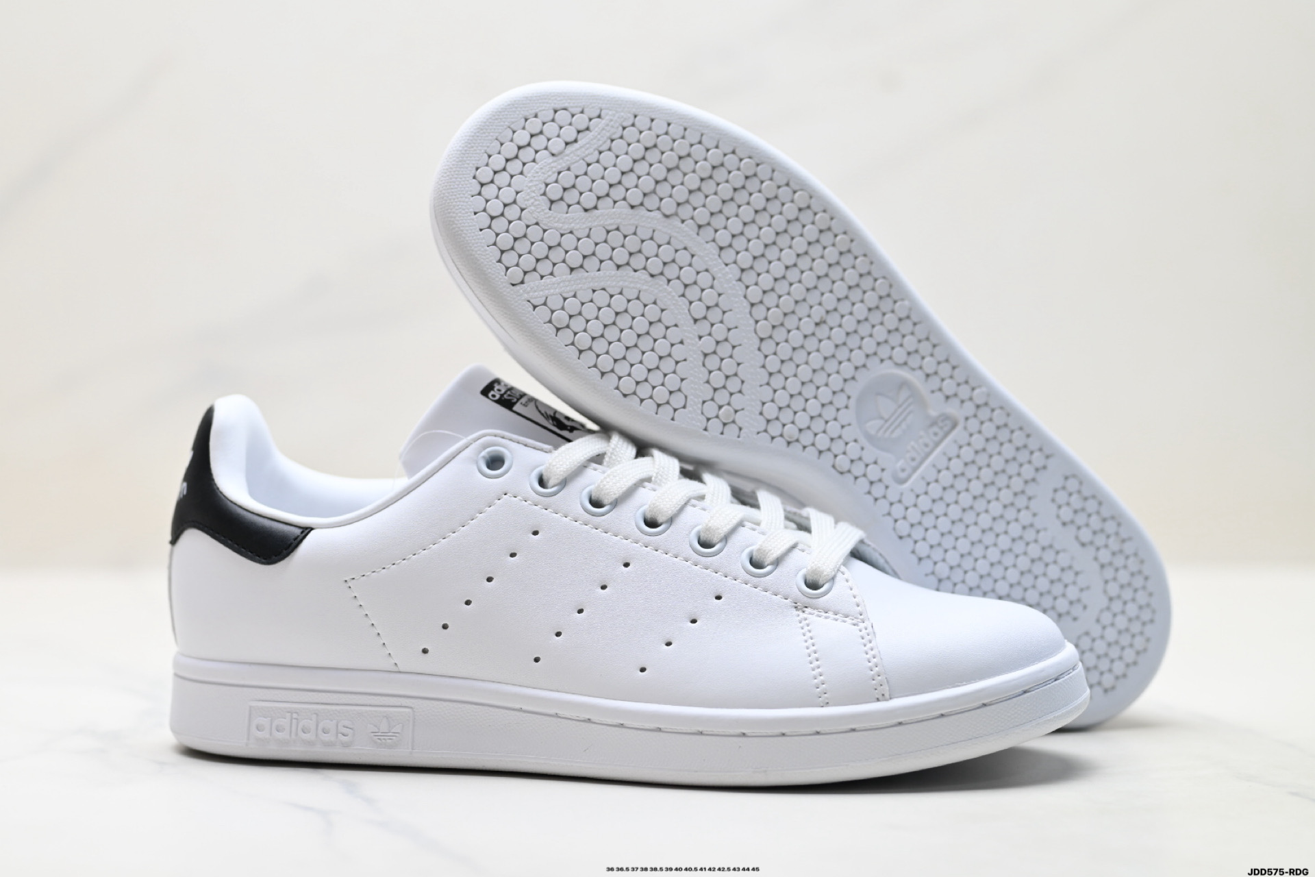 Louis Vuitton Sneakers M20326