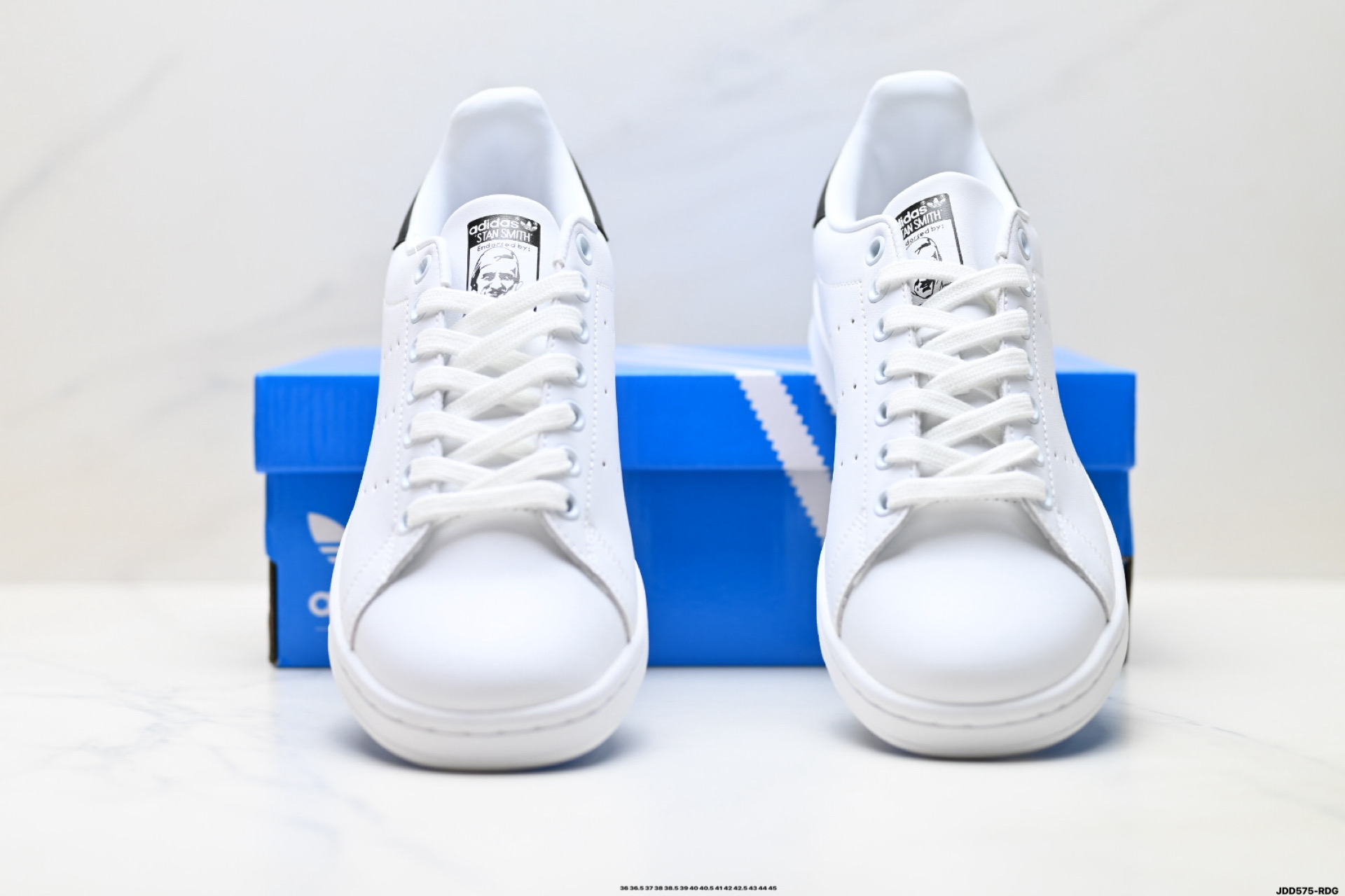 Louis Vuitton Sneakers M20326