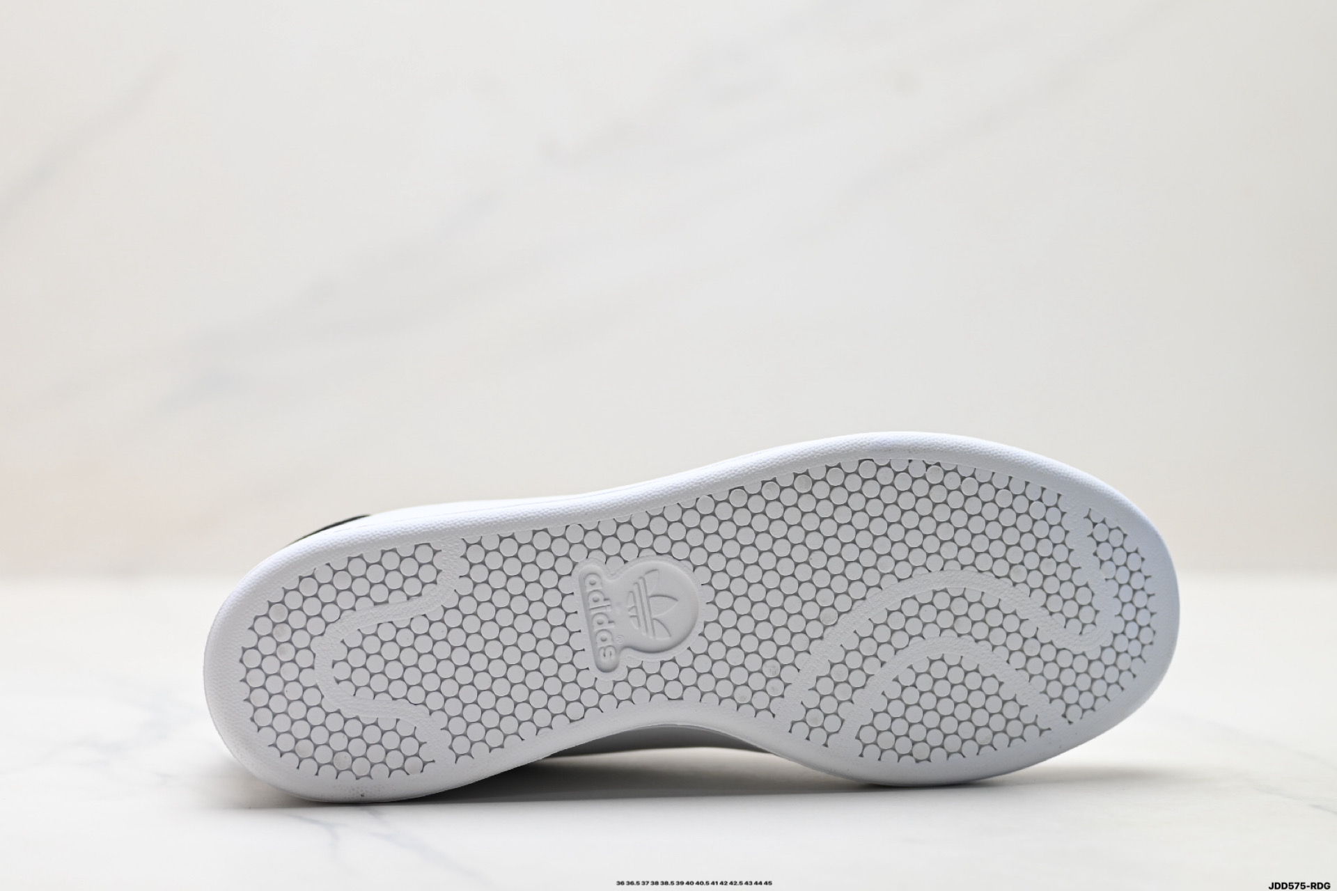 Louis Vuitton Sneakers M20326