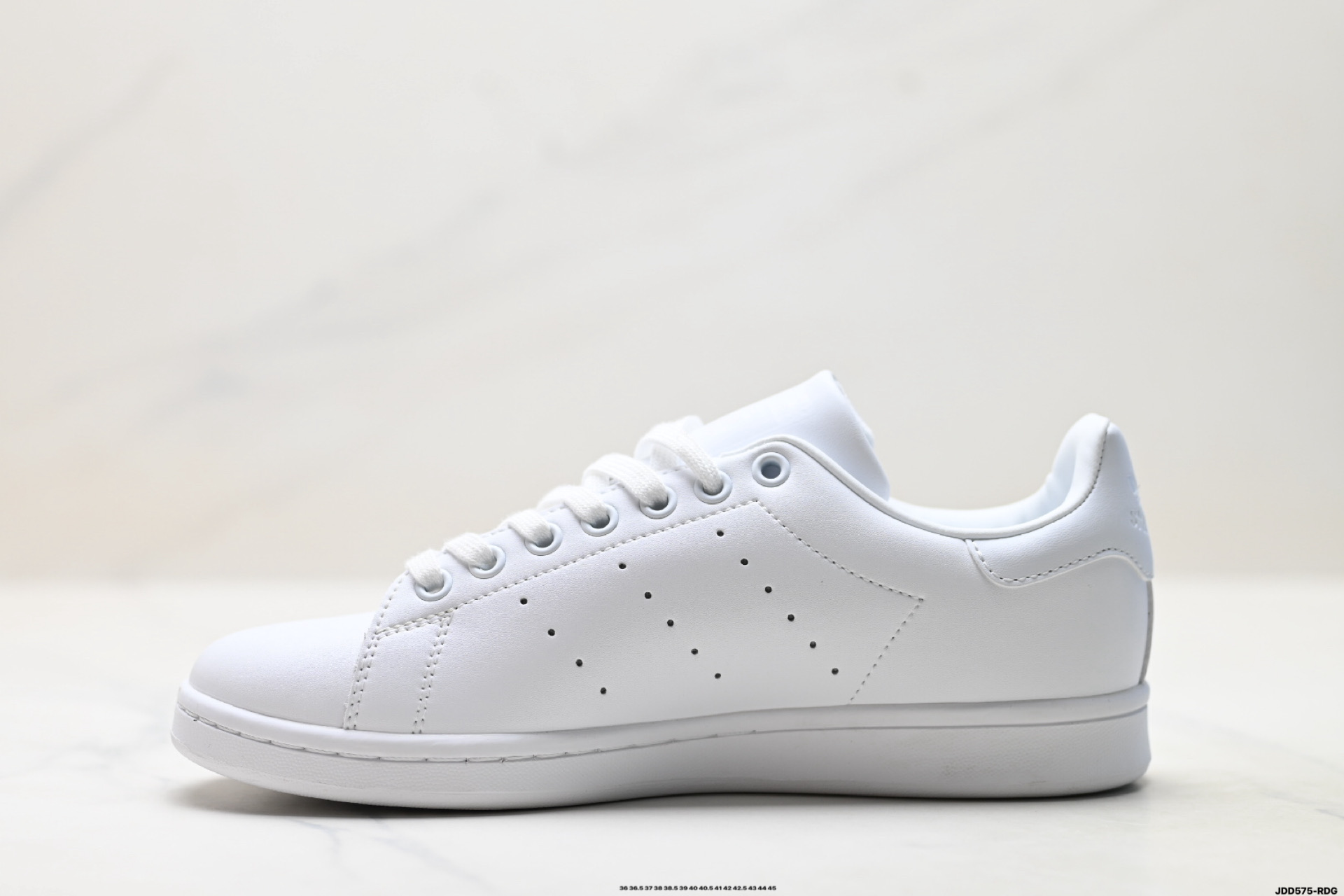 Louis Vuitton Sneakers M20326