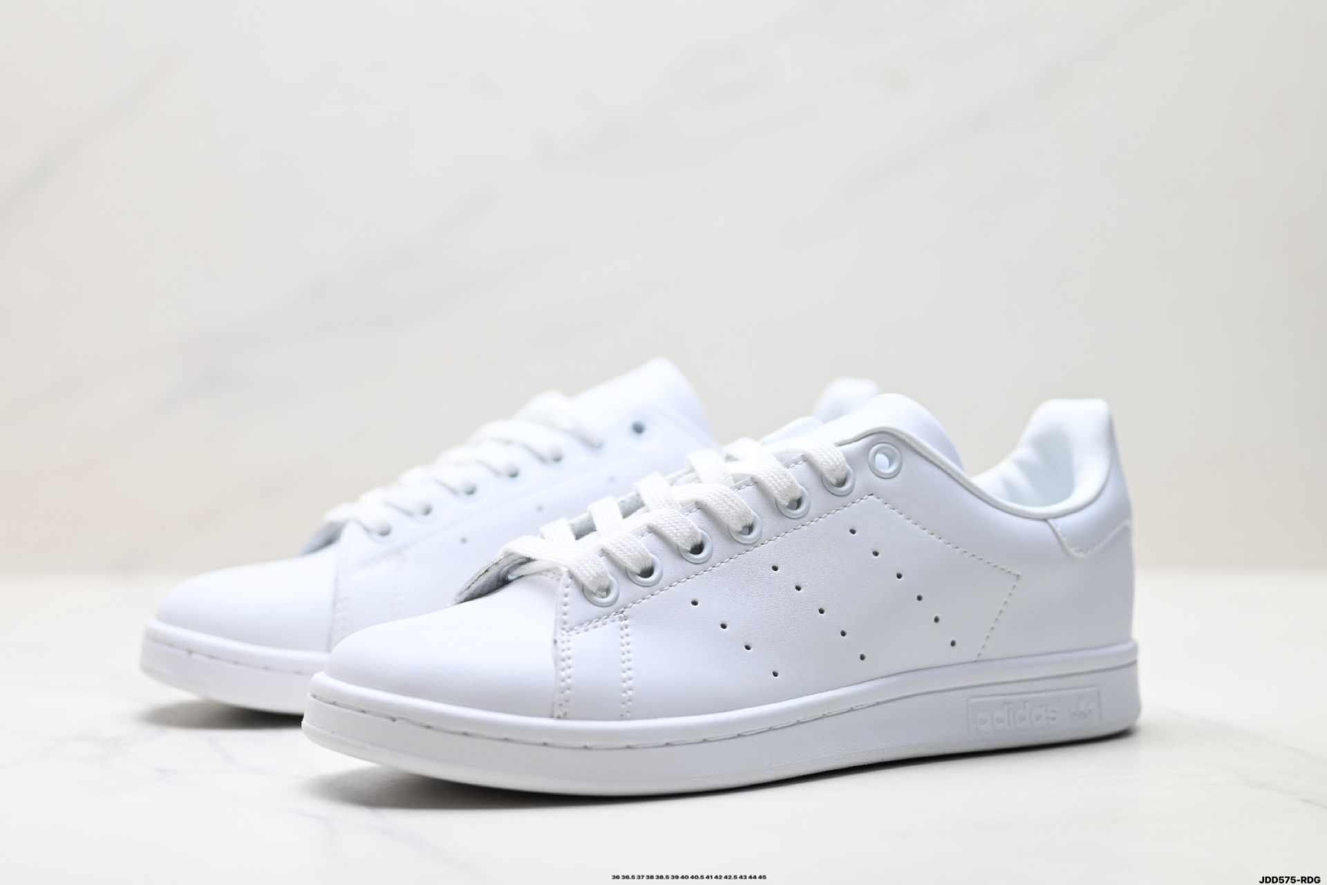 Louis Vuitton Sneakers M20326
