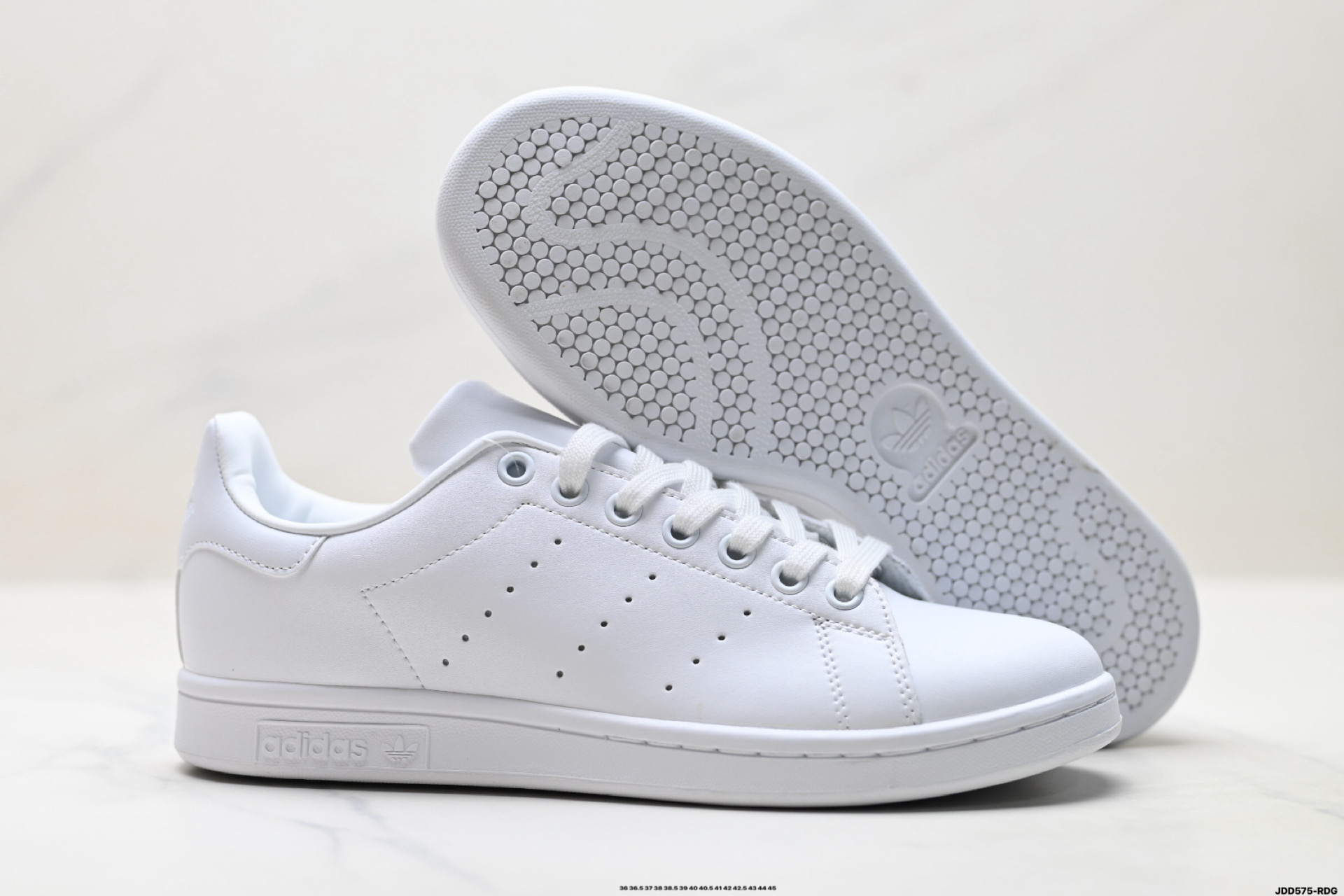 Louis Vuitton Sneakers M20326