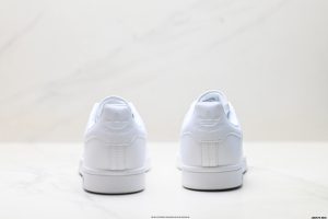Louis Vuitton Sneakers M20326