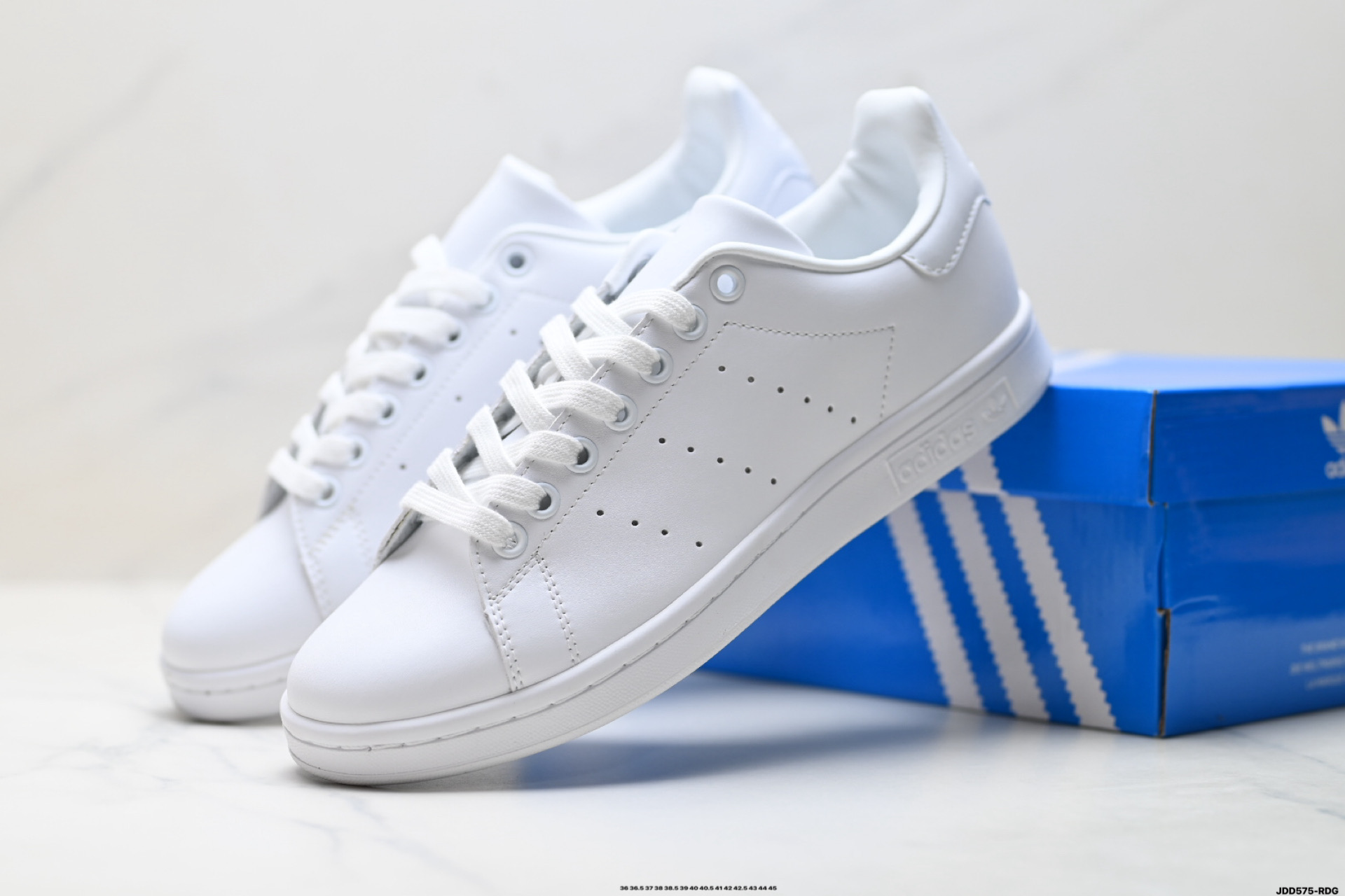 Louis Vuitton Sneakers M20326