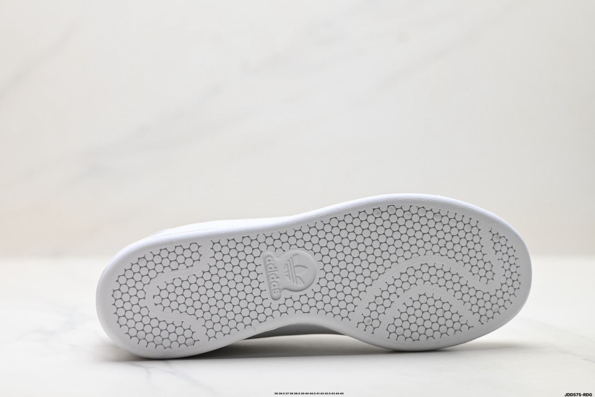 Louis Vuitton Sneakers M20326