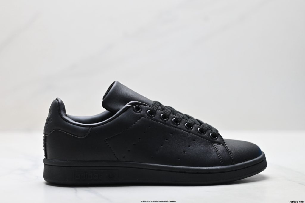 Louis Vuitton Sneakers M20326