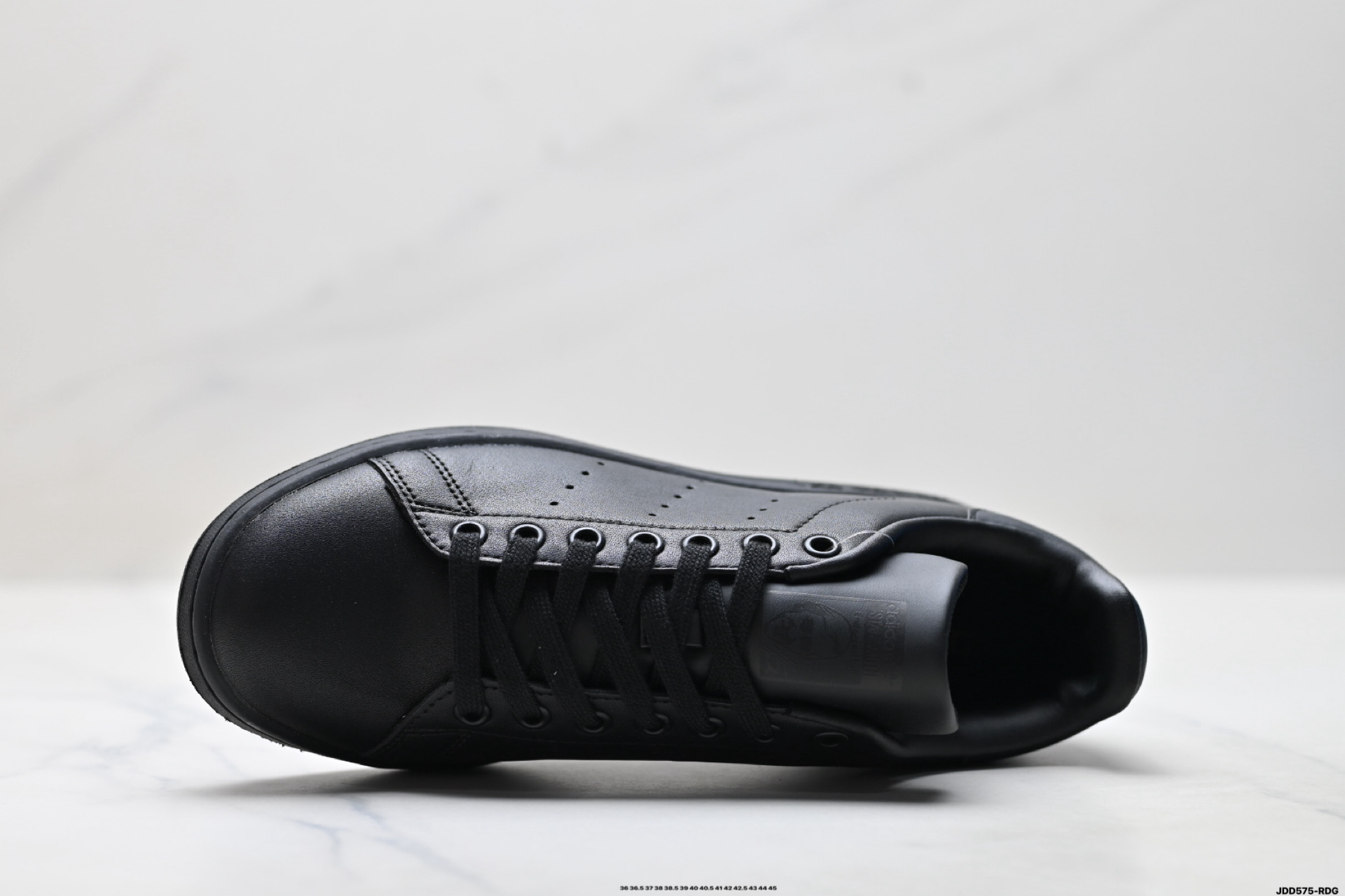 Louis Vuitton Sneakers M20326