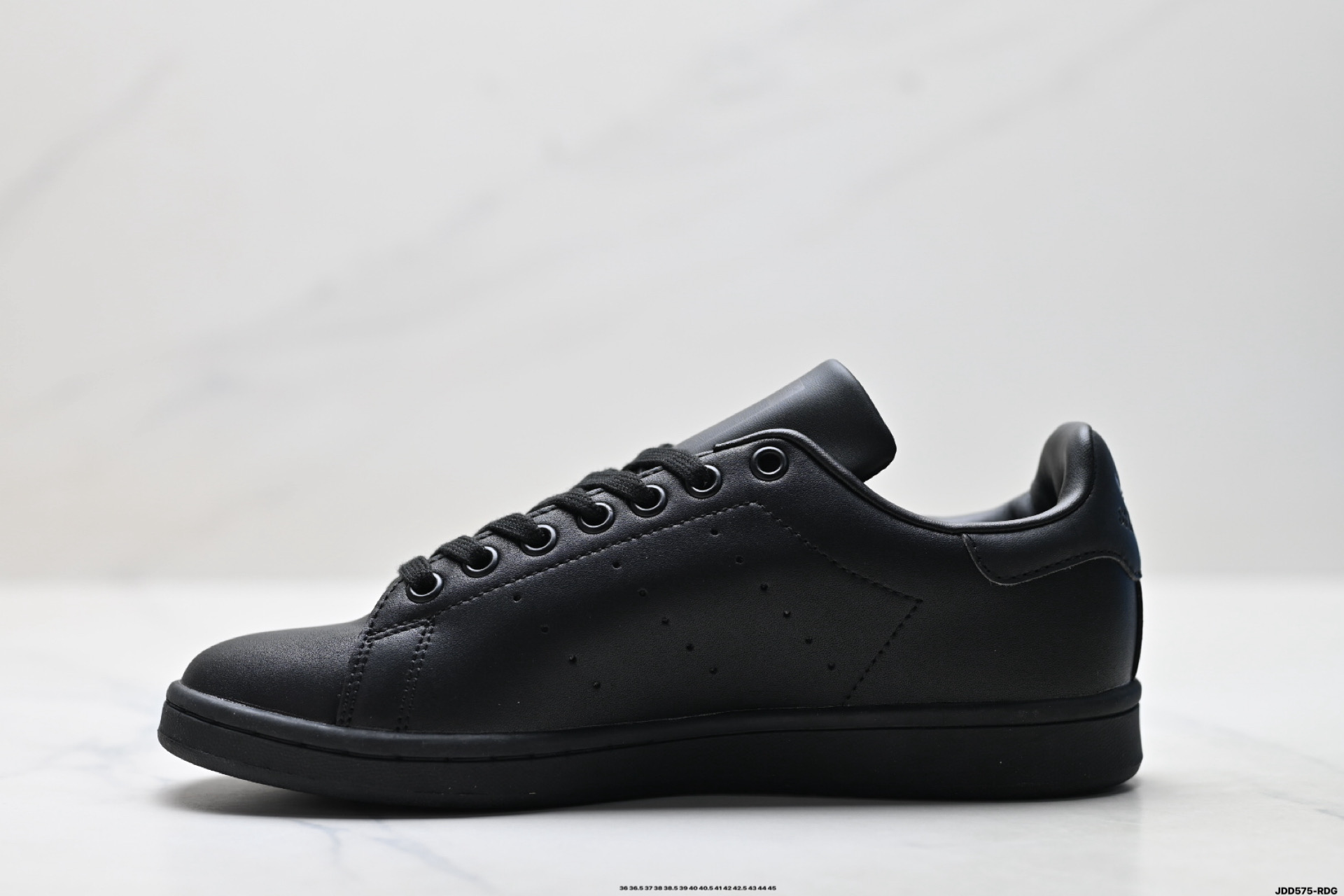 Louis Vuitton Sneakers M20326