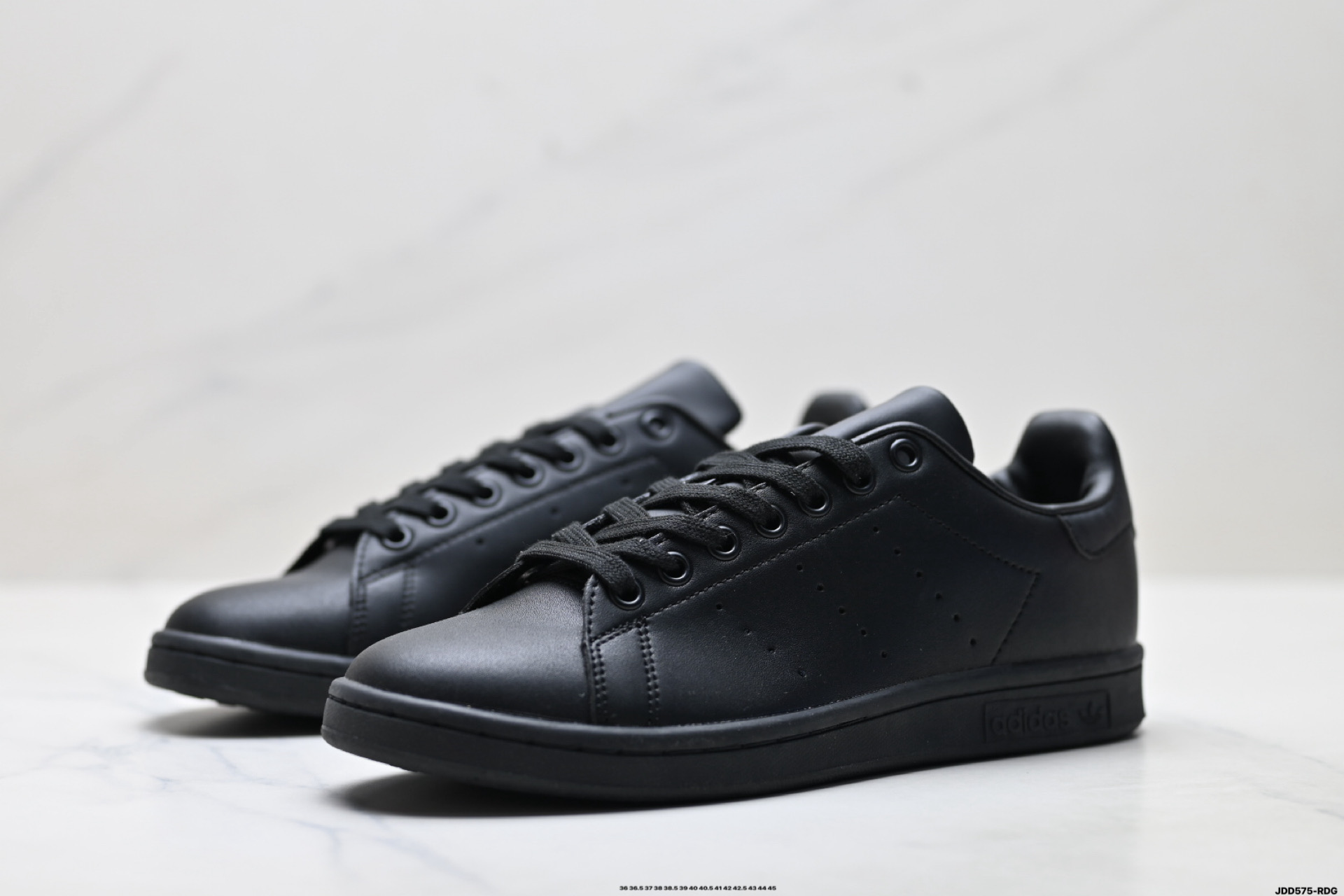 Louis Vuitton Sneakers M20326