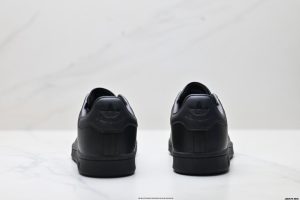 Louis Vuitton Sneakers M20326