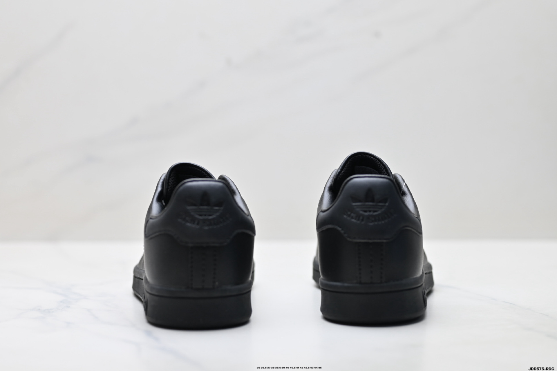 Louis Vuitton Sneakers M20326